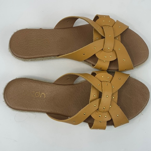 Picon made in Spain mustard gold tone slip on sandals size 6 - Picture 2 of 11